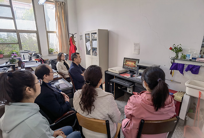 测绘学院组织师生观看2022年全国两会1.jpg