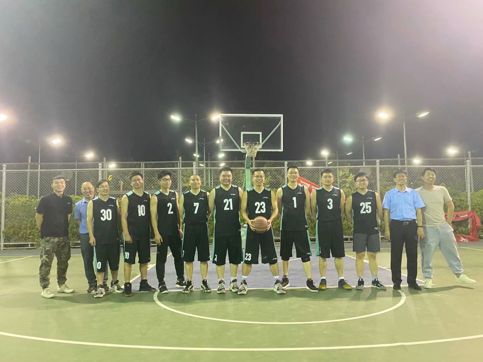 河南理工大学2021年体育节教工篮球赛测绘学院合影.jpg