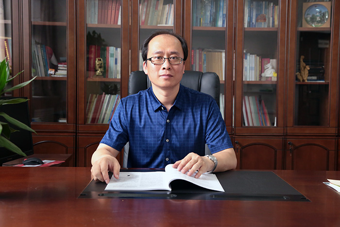 测绘学院副院长 程钢 - 副本.JPG