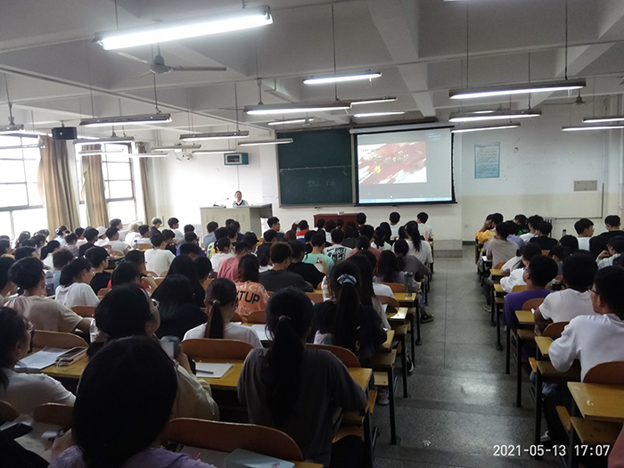 测绘学院党委探索实施入党积极分子“党课固定学习日”制度.jpg 测绘学院党委探索实施入党积极分子“党课固定学习日”制度.jpg