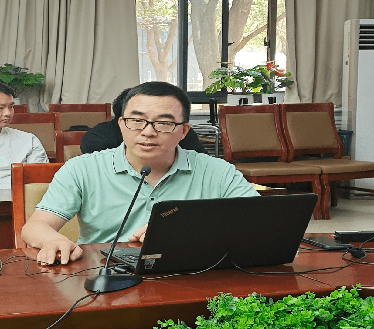 测绘学院院长袁占良为学生讲授思政课